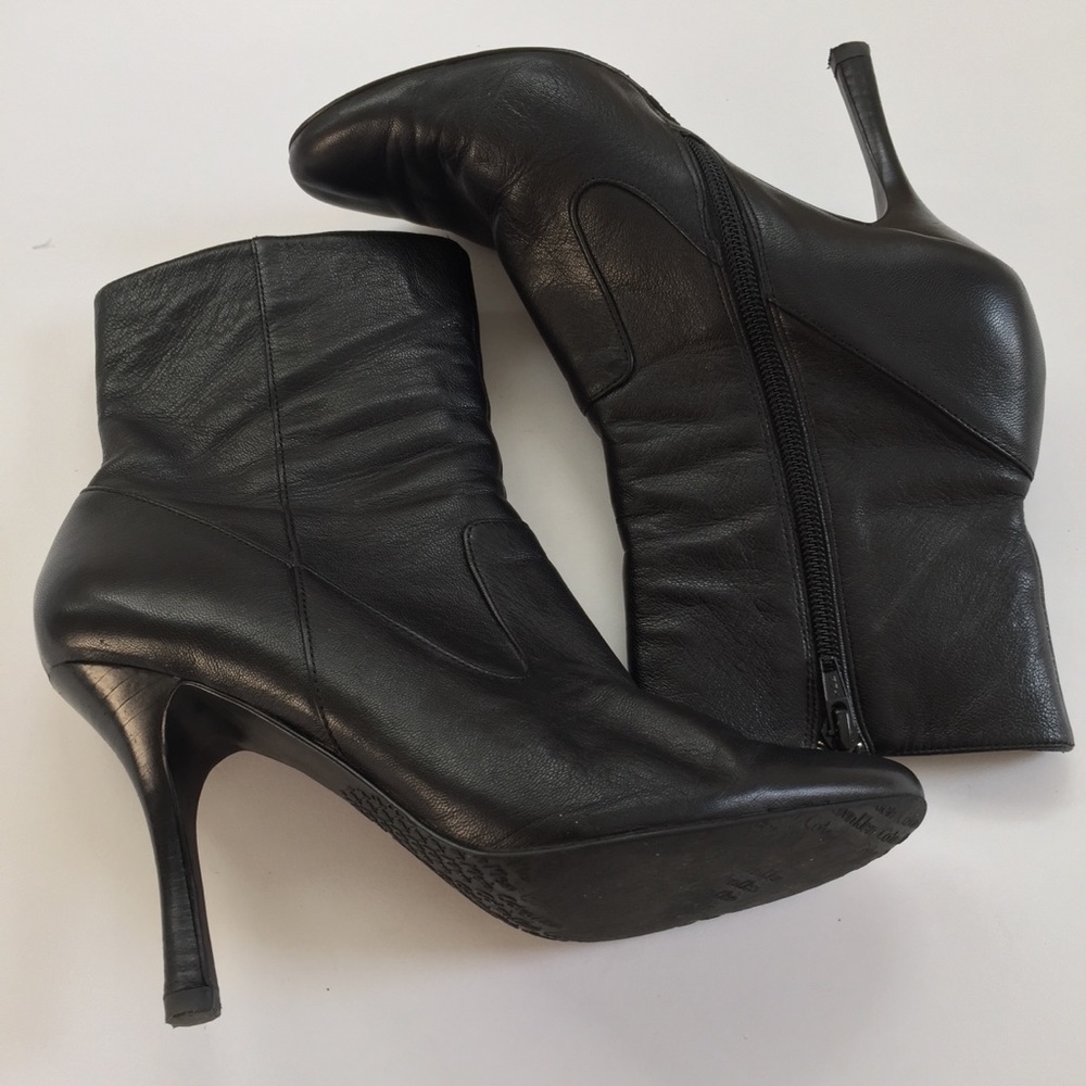 Calvin Klein women’s black zip heel ankle boot 7